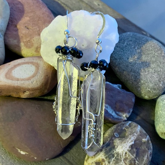 Quartz Crystal Earrings & Black Spinel beads - Picture 5 of 11